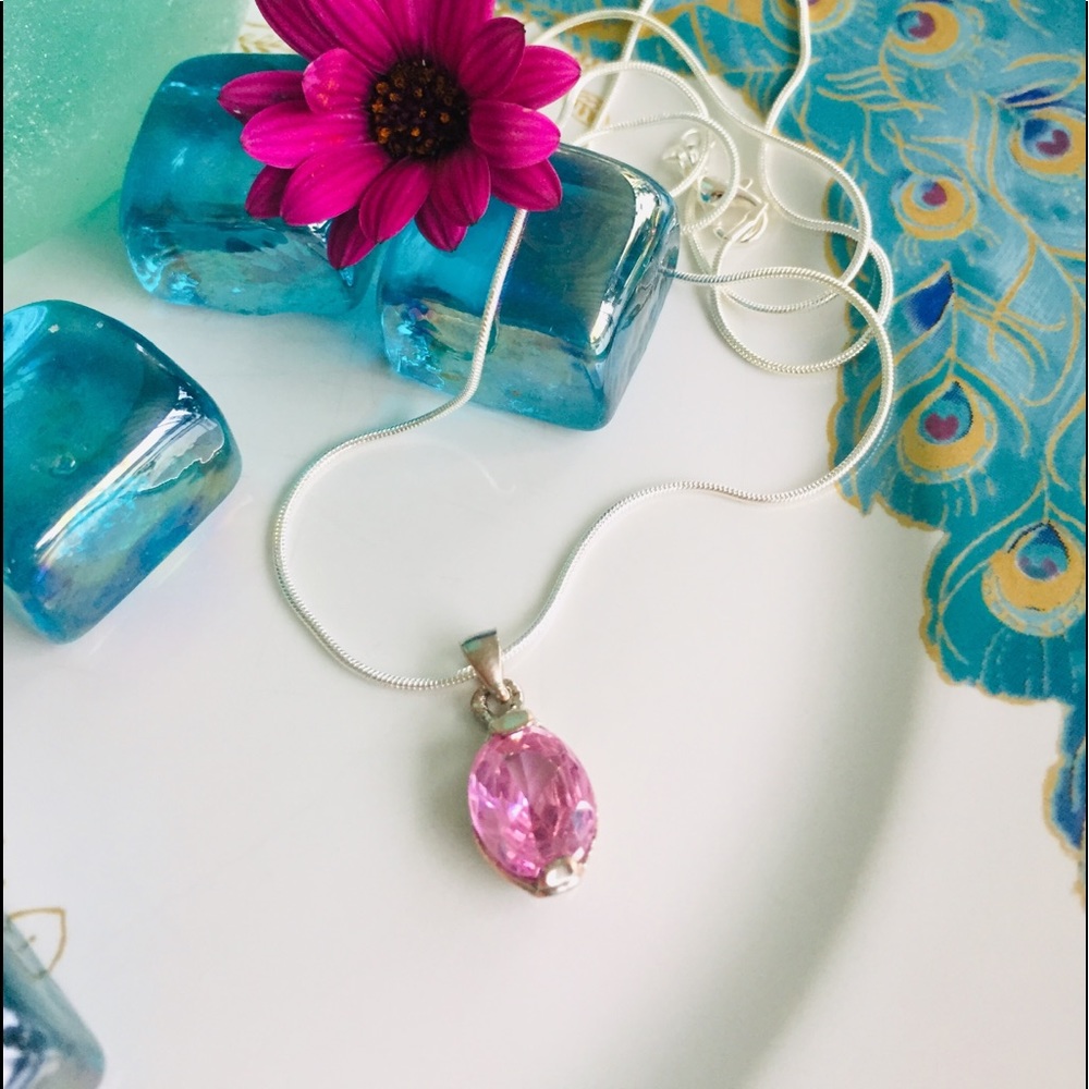 🇺🇸 Delicate Pink Gem, in S. Silver. 18” Chain